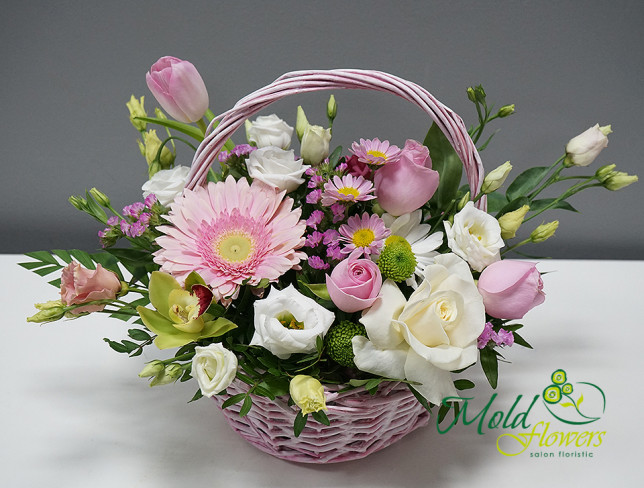 Basket with Light Pink Roses and Gerbera photo